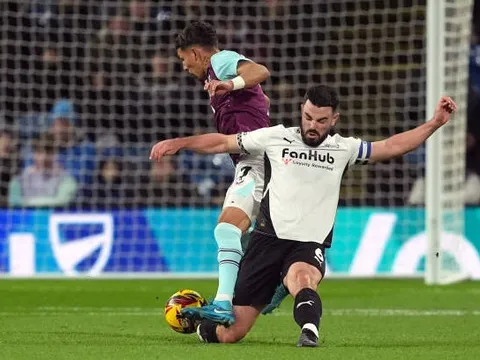 CHÍNH THỨC! Brighton "vá" hàng thủ với tân binh 9 triệu bảng