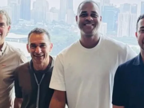 HLV Kluivert bắt tay vào công tác huấn luyện Indonesia