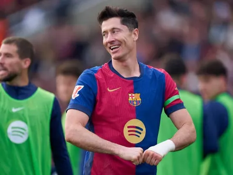 Lewandowski tỏa sáng, Barca bất bại 9 trận liên tiếp