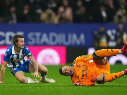 Hậu vệ Espanyol thoát thẻ đỏ sau pha triệt hạ thô bạo với Mbappé