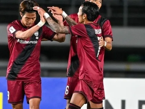 Vissel Kobe thua thảm Thân Hoa Thượng Hải khi mất người từ phút thứ 7