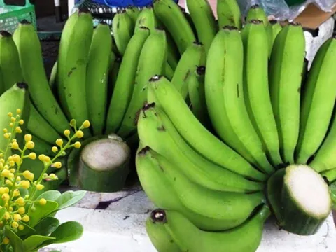 Tại sao ông bà dặn thắp hương chuối không được ghép 2 nải đặt lên ban thờ? Những đại kỵ phải tránh