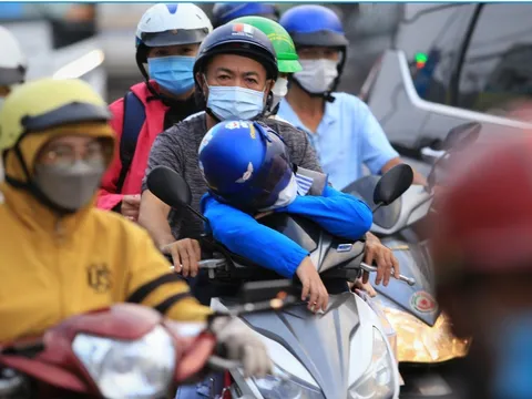 Từ nay, người đi xe máy có thể bị phạt đến 14 triệu đồng nếu vi phạm lỗi phổ biến này