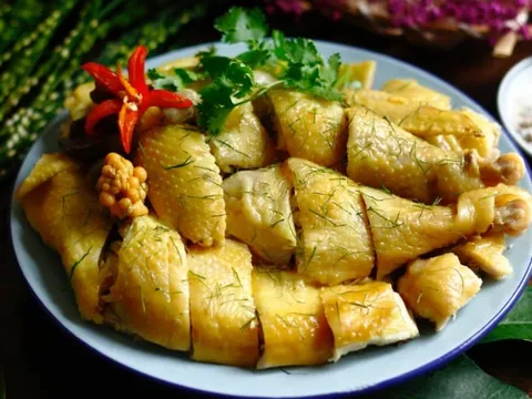 Dùng nước lã luộc gà vừa nhớt vừa đỏ: Thêm 1 bước này gà chín đều, ngọt thịt