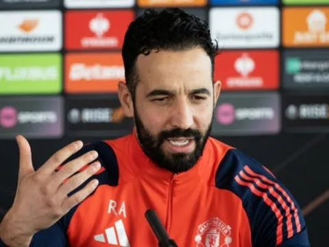 Obi và Heaven: Điểm sáng trong ngày buồn của Man United