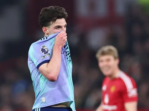 "Chúng tôi quá ngây thơ và suýt nữa đã trao chiến thắng vào tay Man United"
