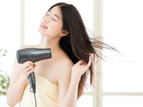 5 bí kíp sấy tóc đặc biệt giúp tóc giảm hư tổn, gãy rụng