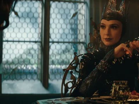 Một Evil Queen khác biệt trong live action "Nàng Bạch Tuyết"