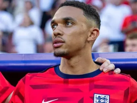 Trent Alexander-Arnold bị loại khỏi danh sách đội tuyển Anh