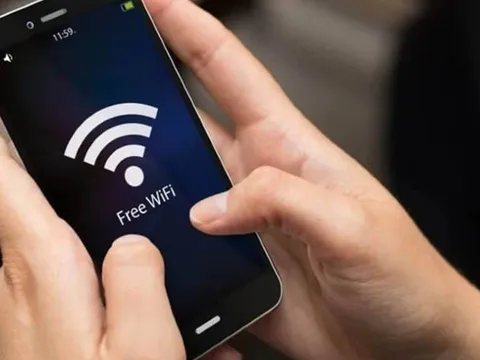 Điện thoại có 1 nút dễ tìm, nhấn vào là bắt Wifi vù vù, không cần hỏi mật khẩu