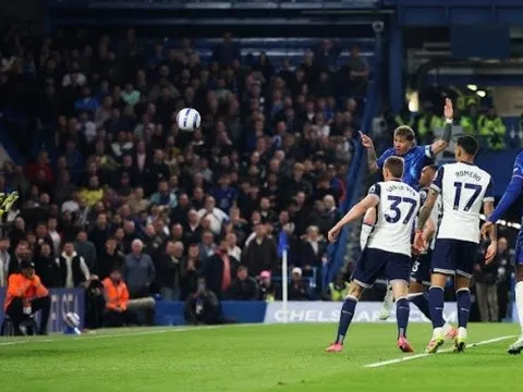 Chelsea 1-0 Tottenham: Fernandez tỏa sáng; Bay vào top 4