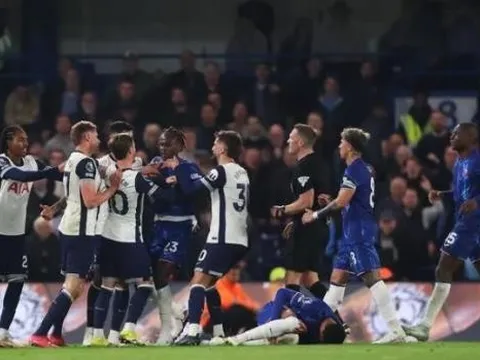 Cristian Romero và Trevoh Chalobah thổi bùng cuộc ẩu đả