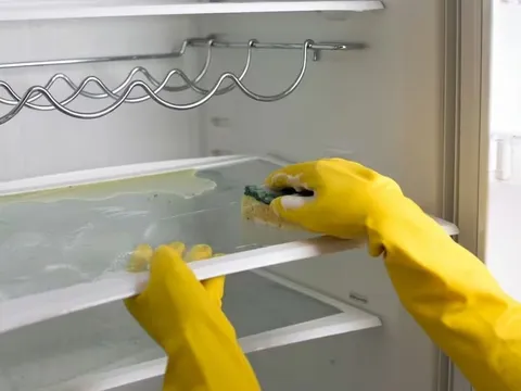 Mẹo nhỏ 30 phút giúp tủ lạnh luôn sạch và không mùi bằng nguyên liệu rẻ tiền an toàn