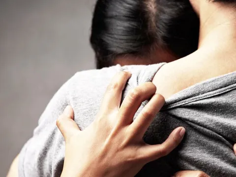 Vợ tằn tiện suốt 9 năm lo cho gia đình, đau đớn phát hiện chồng mua đất 'bù đắp' thiệt thòi cho nhân tình