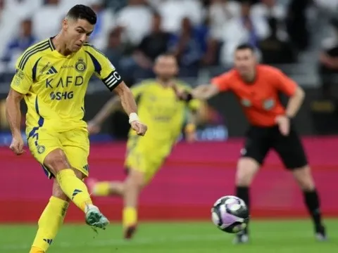 Tỏa sáng cho Al Nassr, Ronaldo lập kỷ lục vô tiền khoáng hậu