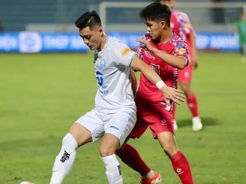 HLV Vũ Hồng Việt "đau đầu" vì hàng công Nam Định sau trận hòa TPHCM