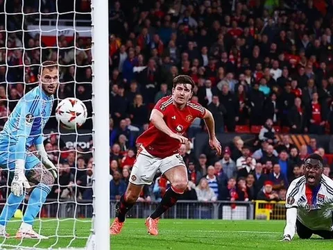 Vì sao Maguire và Mainoo đá tiền đạo trước Lyon?