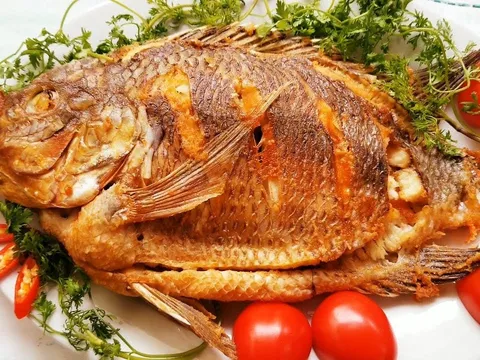 Rán cá thả ngay vào chảo dầu là dại: Nhúng qua loại nước này trước khi rán, giòn tan không tanh chút nào