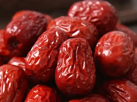 Những ai không nên ăn táo đỏ?