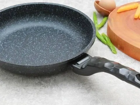Chảo mất lớp chống dính? Đừng vứt đi, chỉ cần vài giọt này, chảo cũ sẽ như mới