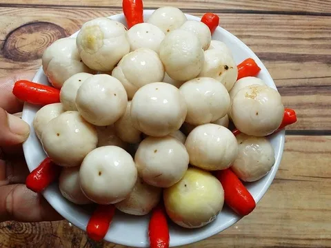 Những người không nên ăn cà muối