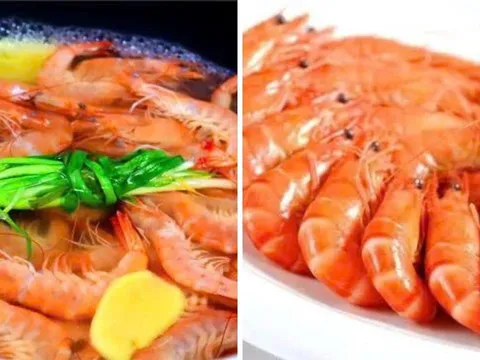 Luộc tôm thường bị tanh, nhạt thịt: Bỏ thêm nắm lá quen thuộc này vào tôm thơm ngọt, đỏ au không tanh