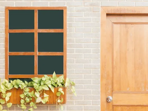 Người xưa nói: Nhà xây 2 cửa, người và của lao đao, núi vàng cũng hết. Tại sao lại như vậy?