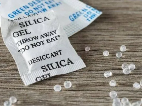 Đừng vứt gói hút ẩm! Công dụng bất ngờ giúp tiết kiệm tiền, 90% người vẫn chưa biết