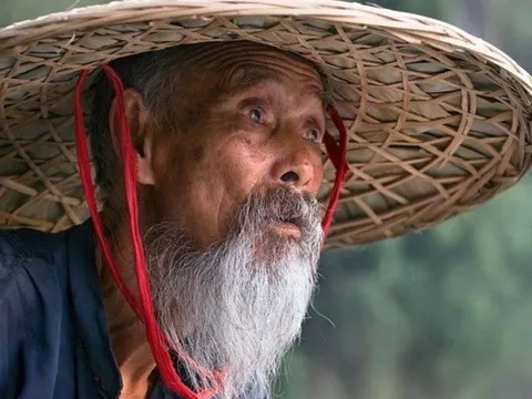 Tổ Tiên nói: 'Đầu người giàu không có tóc, chân người nghèo không có lông', nghĩa là gì?