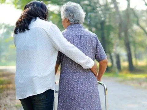 Cha mẹ khôn ngoan khi về già tuyệt đối không nói 3 điều này với con cái – đặc biệt là điều đầu tiên