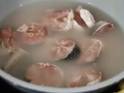 Ngâm cá trong thứ nước này, cá hết mùi tanh, thịt ngọt bổ gấp 3 lần