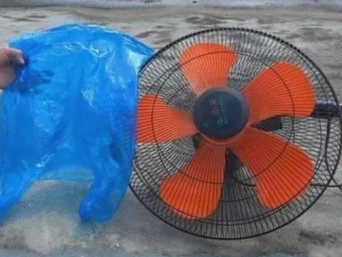 Vệ sinh quạt sạch bóng chỉ với một chiếc túi nilon, không cần tháo khung
