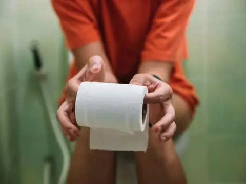 2 dấu hiệu ít người biết khi đi vệ sinh có thể là triệu chứng của 'kẻ giết người thầm lặng'