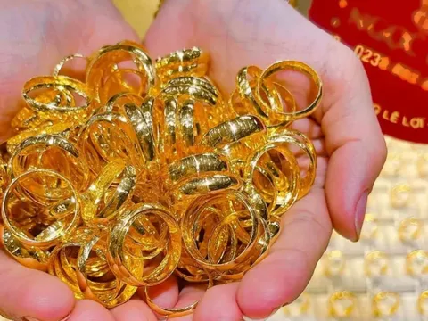 Giá vàng tăng như vũ bão, chuyên gia dự đoán kịch bản bất ngờ