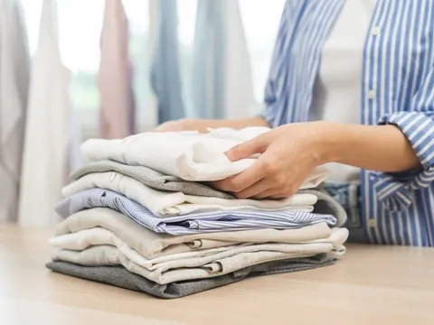 Giặt quần áo vô tình dính giấy vệ sinh đừng lo chỉ cần làm 1 bước là sạch ngay, hiệu quả không ngờ