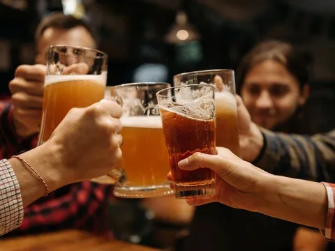5 cách đào thải rượu để nồng độ cồn nhanh về 0. Cách tính thời gian đào thải cồn