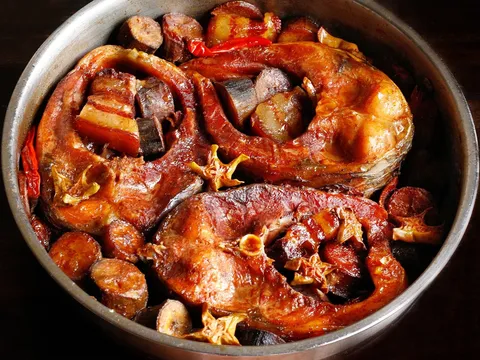 Kho cá thêm 1 quả này vào, cá hết tanh, thịt mềm nục, lên màu ngon mắt