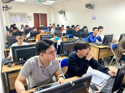 Ngành học có điểm chuẩn cao chót vót, thị trường khát nhân lực, ra trường lương 50 triệu/tháng