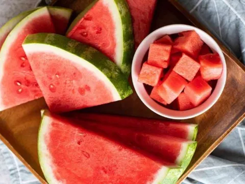 Dưa hấu ăn thừa không cần bỏ tủ lạnh: Bảo quản theo cách này vẫn tươi ngon cả tuần