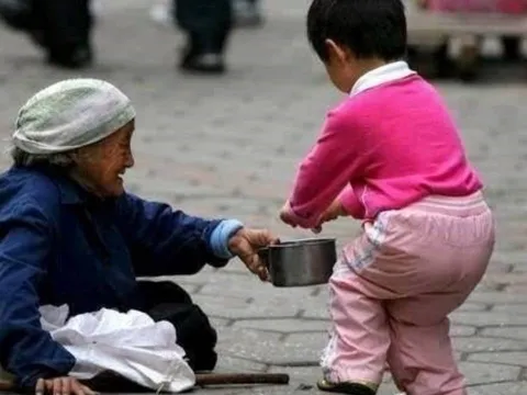 Lời Tổ Tiên dạy: 4 câu nói mở miệng khiến đời nghèo khó, không ngóc đầu lên được