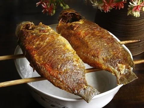 Rán cá không dính chảo cứ cho 1 thứ, cá giòn rụm - hết tanh, không vỡ nát