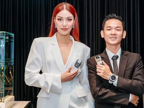 Lan Khuê xuất hiện tại Vertu Việt Nam khiến netizen chú ý chiếc điện thoại tiền tỷ