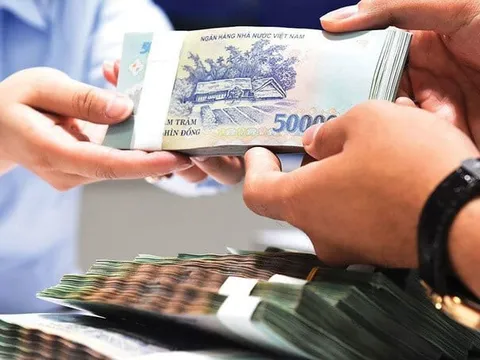 Có tiền muốn gửi tiết kiệm đừng vội mang tiền ra ngân hàng: Làm điều này, dù ít vẫn hưởng lãi suất cao