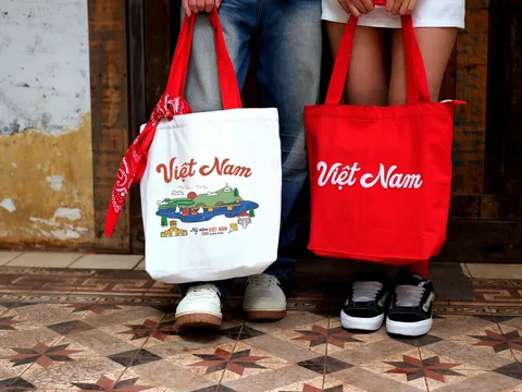 Khi thời trang trở thành “tuyên ngôn” yêu nước