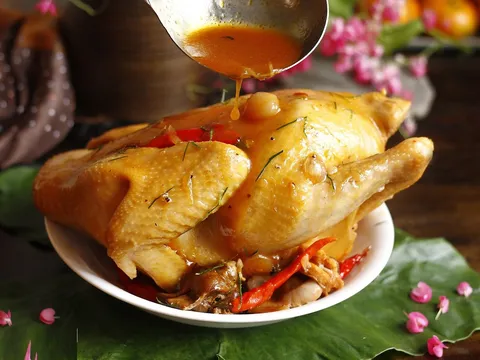 Cách làm gà ủ muối da vàng thịt ngọt đậm, vụng mấy cũng làm ngon ơ