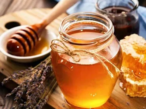 Cẩn trọng khi dùng mật ong: Tốt cho sức khỏe nhưng 'kỵ' 2 thứ quen thuộc trong căn bếp nhà bạn
