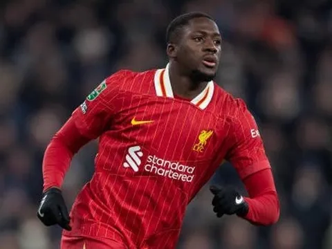 Liverpool không thể để Konate theo bước chân Alexander-Arnold