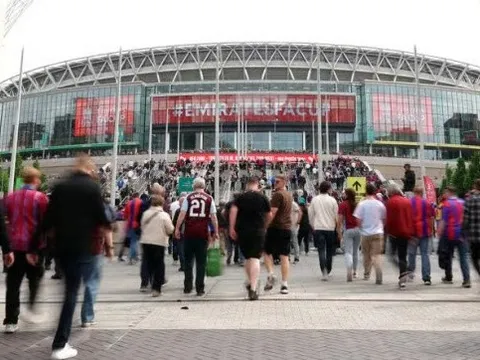 Crystal Palace nhuộm đỏ xanh Wembley ở chung kết với Man City