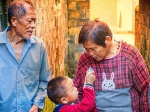 Tại sao cha mẹ càng già càng hay cằn nhằn? Bí mật đằng sau khiến ai cũng xúc động đến rơi nước mắt