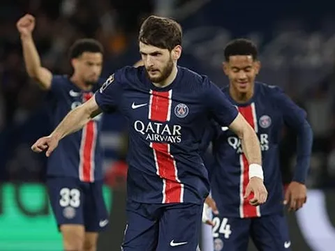 Kvaratskhelia lập cú đúp, PSG thắng dễ Auxerre